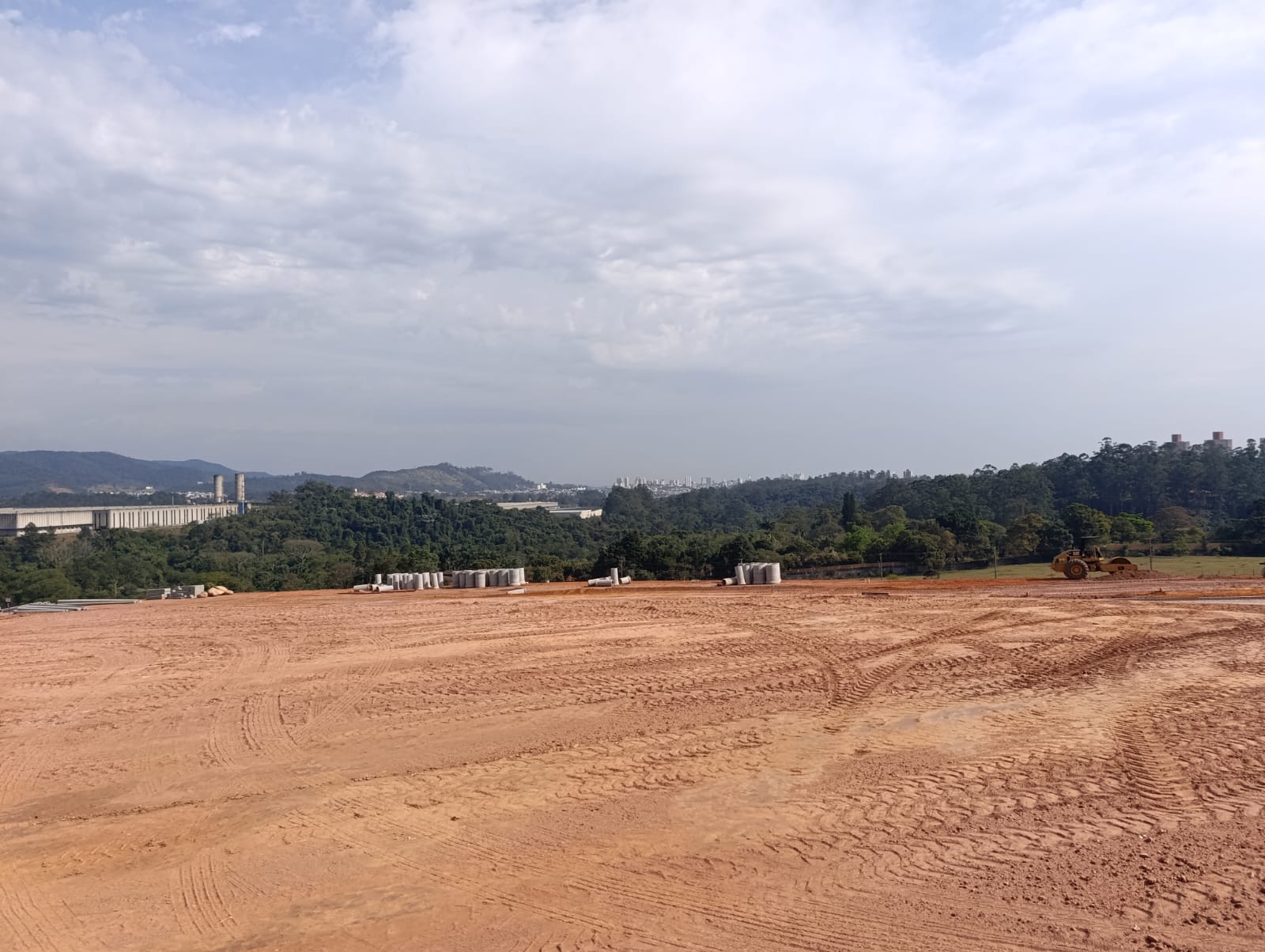 Vem Viver Jundiaí Loteamento — tubulação de drenagem e infraestrutura em execução, Jundiaí/SP