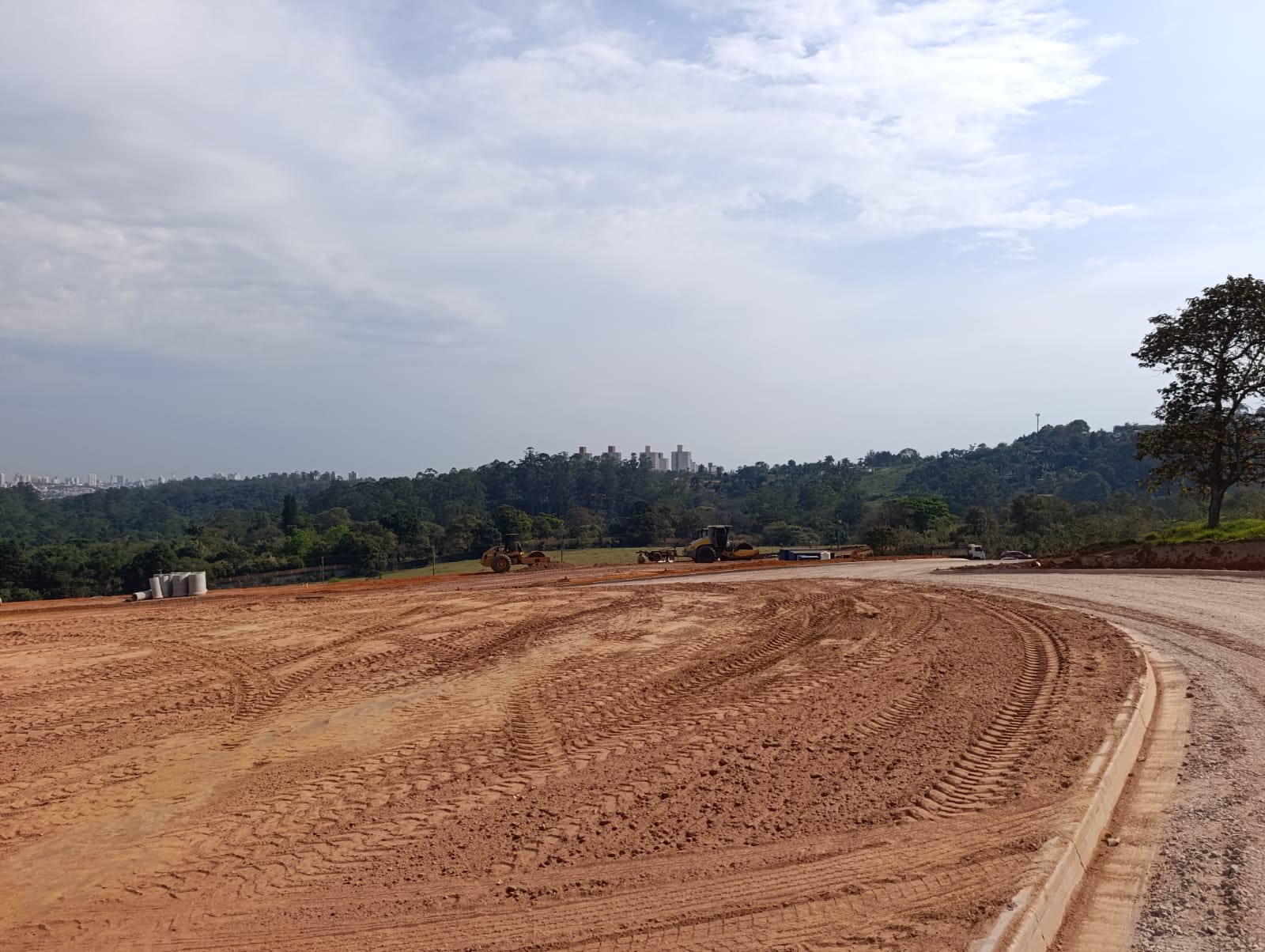 Vem Viver Jundiaí Loteamento — terraplenagem e compactação do solo no loteamento, Jundiaí/SP