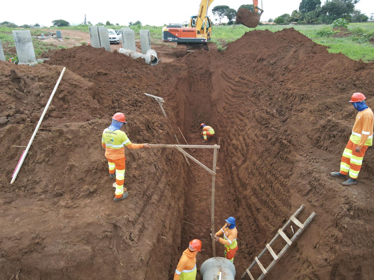 Alto São Fernando Paulínia — execução da rede de esgoto e drenagem pluvial nas obras do loteamento em Paulínia/SP Alto São Fernando Paulínia — execução da rede de esgoto e drenagem pluvial nas obras do loteamento em Paulínia/SP