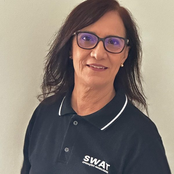 Nilce Vecchietti — Corretora da SWAT Operações Imobiliárias em Campinas, especialista em loteamentos e condomínios fechados