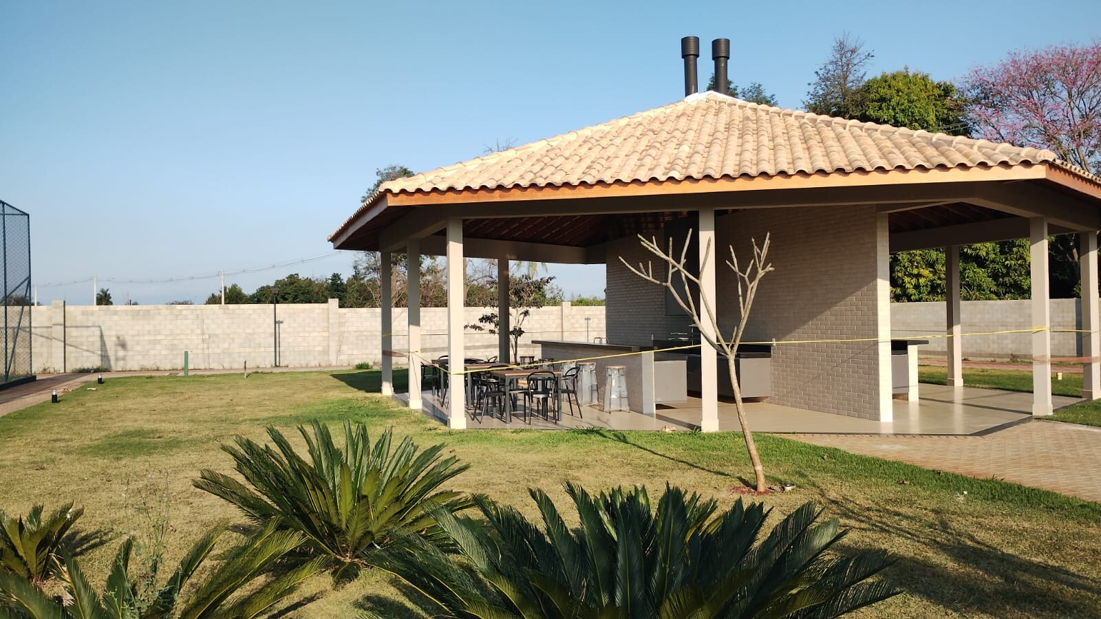 Residencial Golden Lake Paulínia — espaço gourmet com quiosque e churrasqueira do condomínio fechado no bairro Betel, Paulínia/SP Residencial Golden Lake Paulínia — espaço gourmet com quiosque e churrasqueira do condomínio fechado no bairro Betel, Paulínia/SP