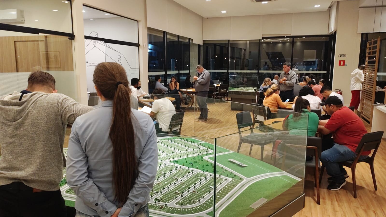 Terras da Fazenda Paulínia — stand de vendas com maquete do condomínio de lotes em Paulínia/SP